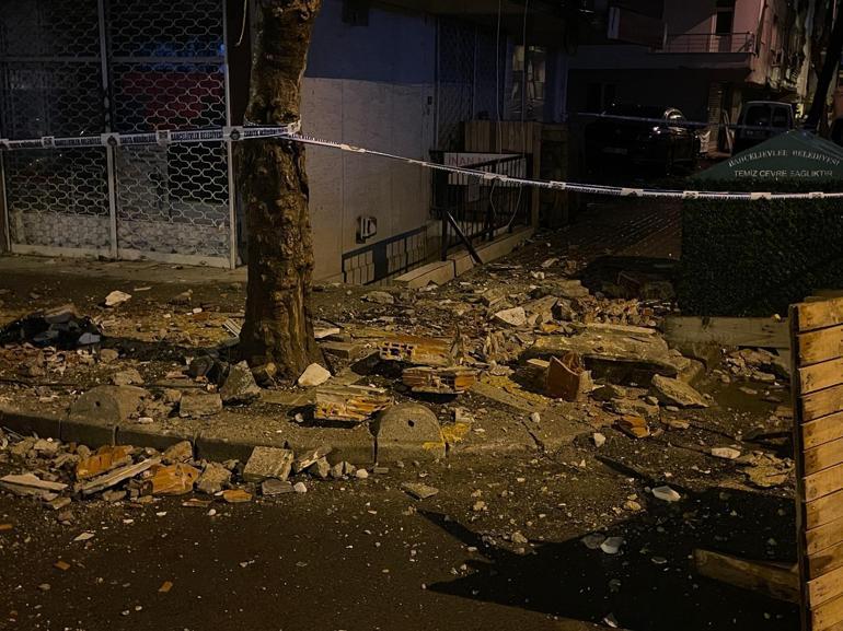 Bahçelievler’de tahliye edilen binanın balkonu çöktü