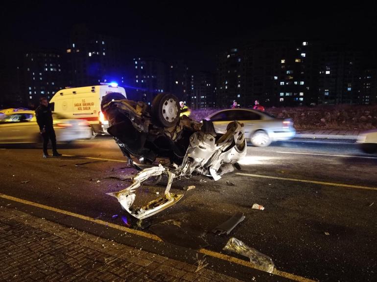 Takla atan otomobil, taksiyle çarpıştı; 3 yaralı