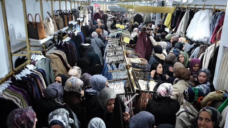 Sultangazide mağaza açılışında izdiham yaşandı