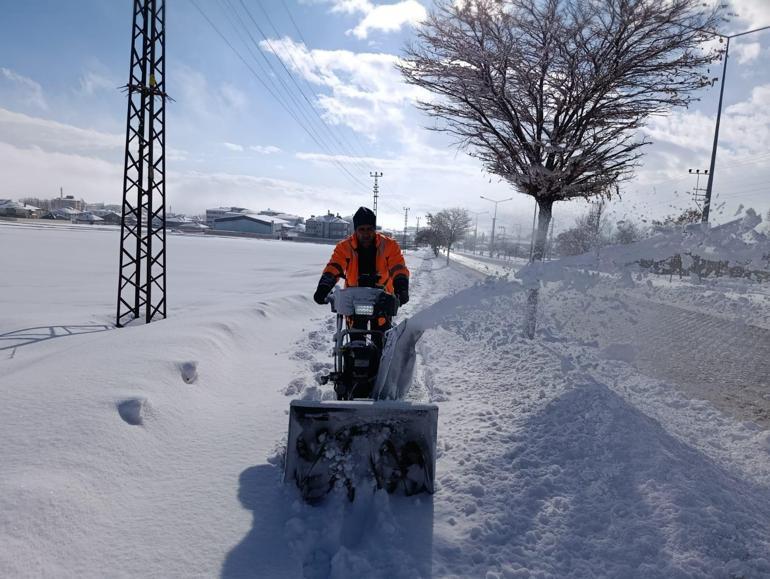 Vanda kar yağışı nedeniyle kapanan 278 yerleşim yerinin yolu açıldı