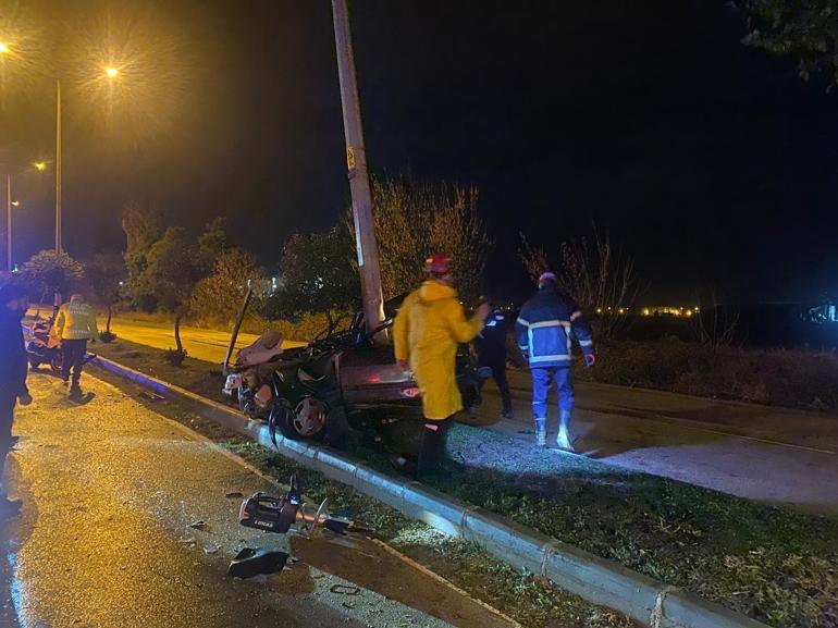 Kazada ikiye bölünen otomobilden mucize kurtuluş: 2 yaralı