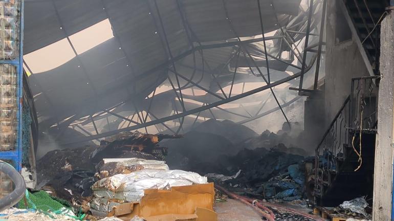 Mersinde geri dönüşüm tesisinde yangın