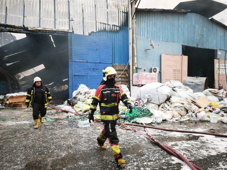 Mersinde geri dönüşüm tesisinde yangın