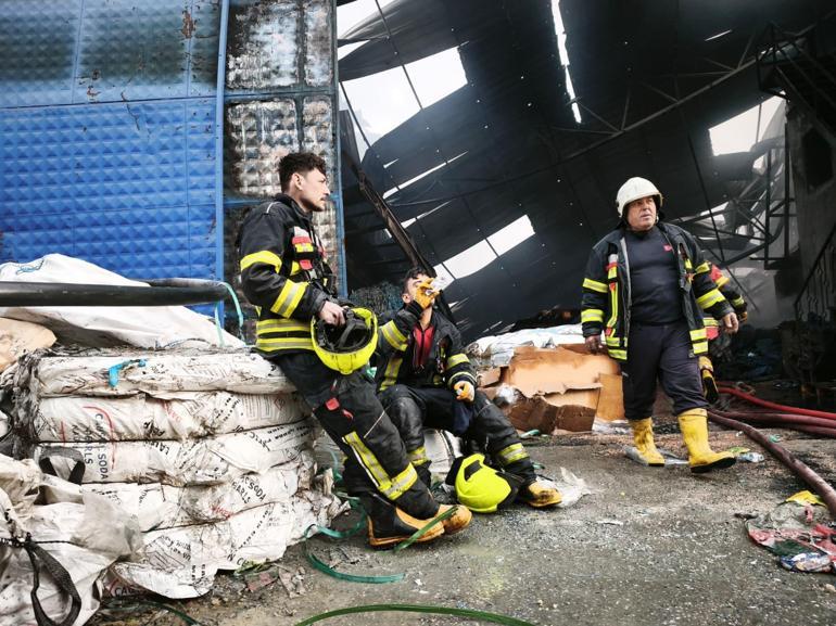 Mersinde geri dönüşüm tesisinde yangın