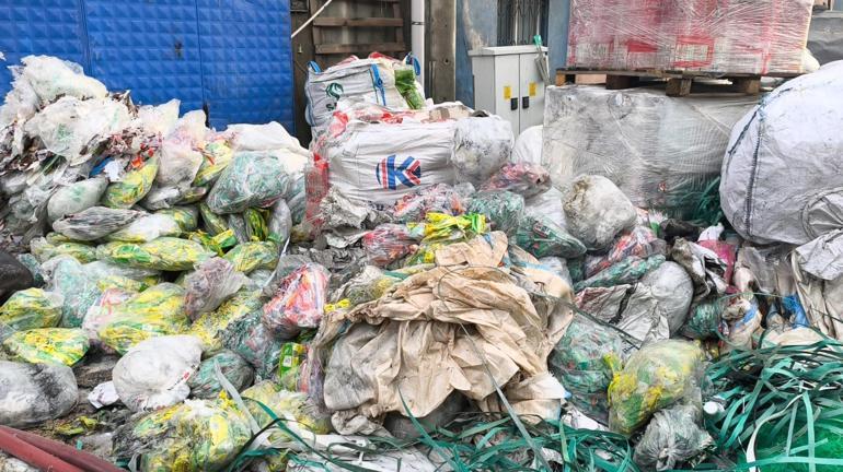 Mersinde geri dönüşüm tesisinde yangın