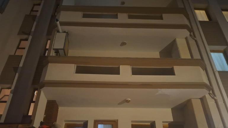 Başında şişe kırıp, tabanca ile ateş eden eşinden kaçıp, kızı ile birlikte camiye sığındı