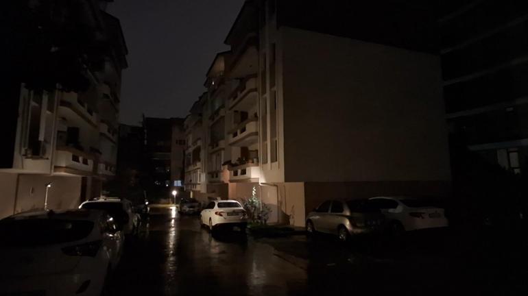 Başında şişe kırıp, tabanca ile ateş eden eşinden kaçıp, kızı ile birlikte camiye sığındı