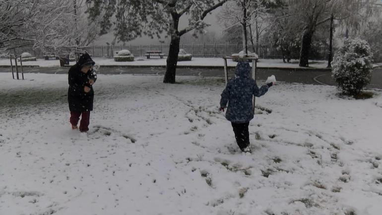 İstanbulda kar yağışı etkili oluyor