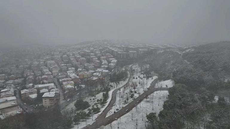İstanbulda kar yağışı etkili oluyor