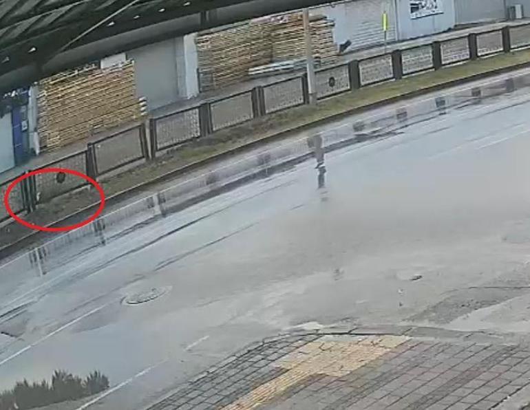 Yolun karşısına geçerken otomobilin çarptığı yaya öldü