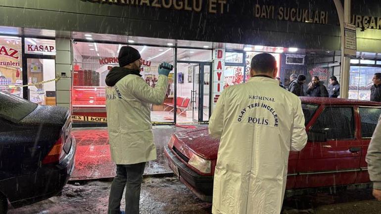 Kasap dükkanında silahlı kavga anı kamerada: 2 yaralı