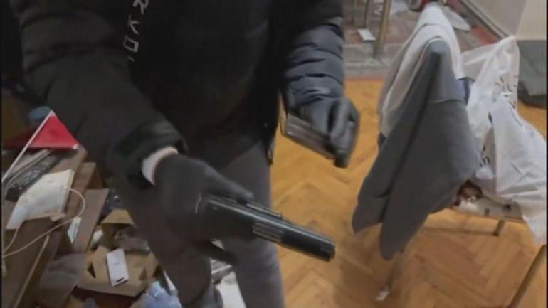 Bahçelievlerde uyuşturucu operasyonu 4 kişi tutuklandı; şüphelinin avukat kimliğini kullandığı belirlendi