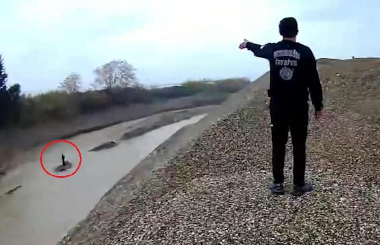 Otomobil çaya düştü, mahsur kalan sürücü kurtarıldı