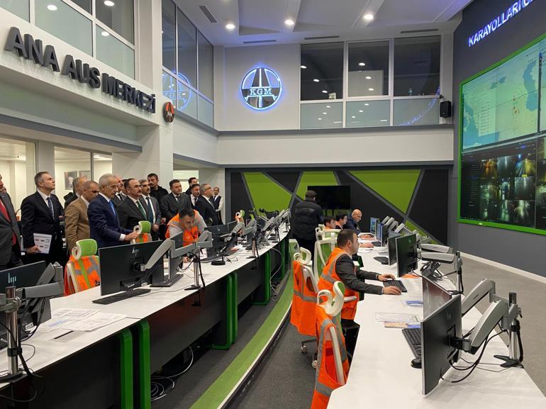 Bakan Uraloğlu: Ekiplerimiz, 13 bin 657 personel ile kar ve buzla mücadele çalışmalarını sürdürüyor