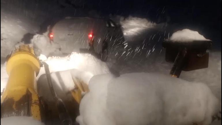 Malatyada karda mahsur kalanlar kurtarıldı