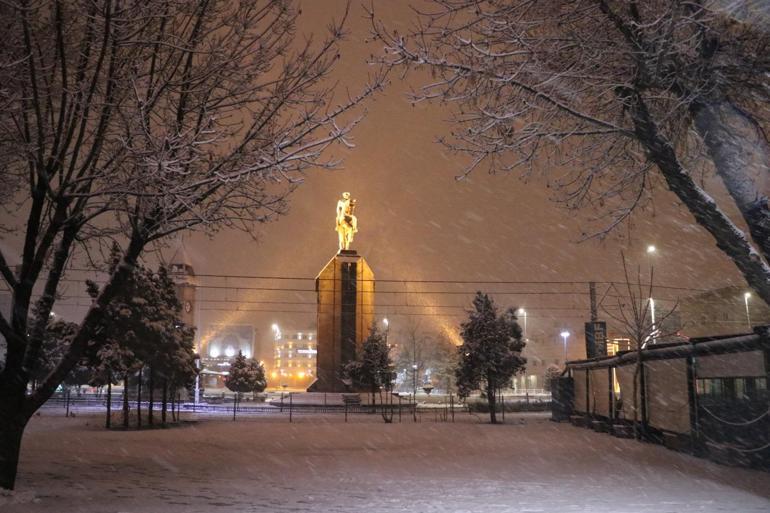 Kayseride yoğun kar yağışı etkili oldu