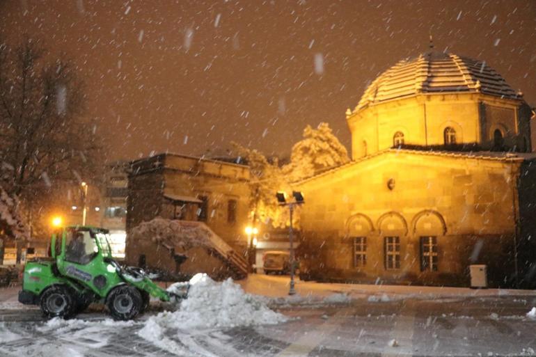 Kayseride yoğun kar yağışı etkili oldu