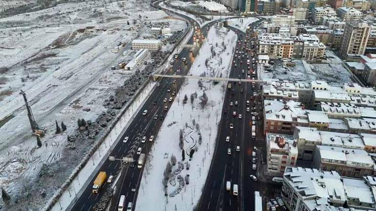 Beyaza bürünen Sultangazi havadan görüntülendi