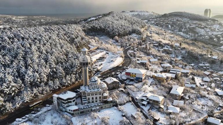 Beykoz’da kar yağışı; seyirlik manzara havadan görüntülendi