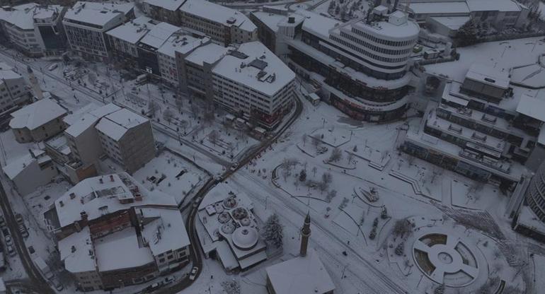Karla kaplı Bolu kent merkezi, dronla görüntülendi