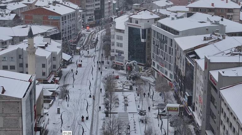 Karla kaplı Bolu kent merkezi, dronla görüntülendi