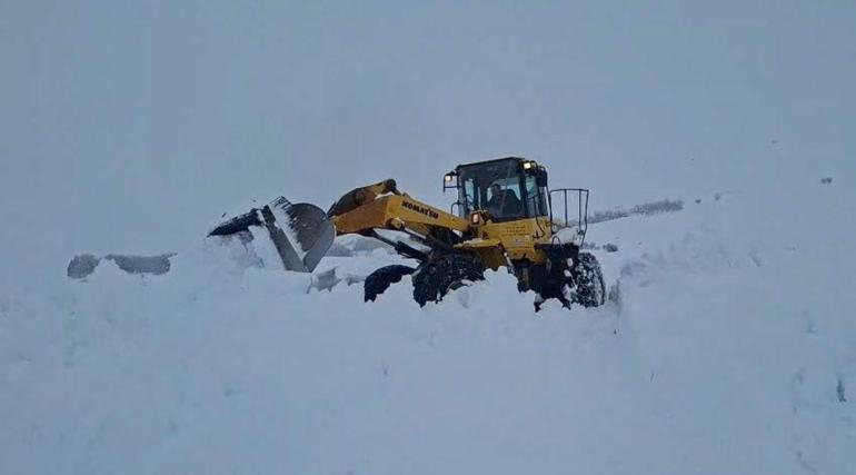 Tunceli’de 300 yerleşim yerinin yolu kar yağışı nedeniyle ulaşıma kapandı