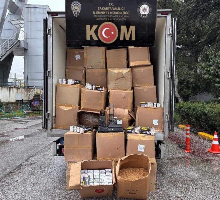 Depo olarak kullanılan ahırda 2 ton kaçak tütün ve 372 bin makaron ele geçirildi