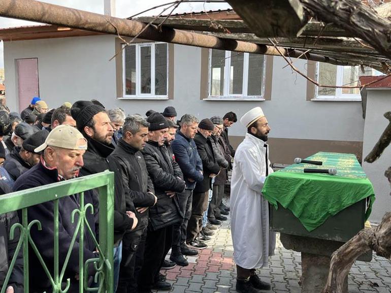 Evinde boğulan Esra, Çankırıda toprağa verildi