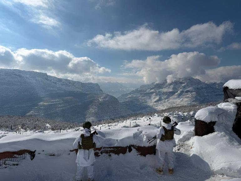 Mehmetçik, zorlu kış koşullarında hudut güvenliği için görevde