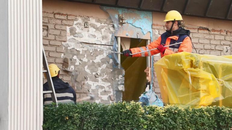 Baylan Pastanesinin kaçak bölümleri yıkıldı