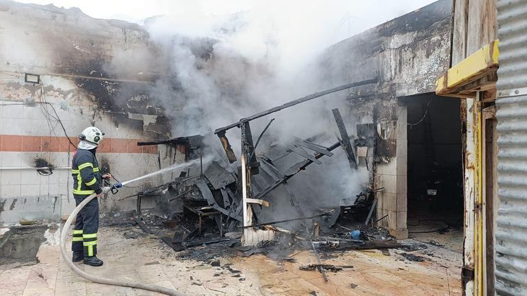 İş yerindeki yangında mahsur kalan yavru köpek kurtarıldı