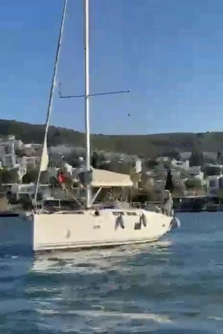 Bodrum’da fırtına etkili oldu; yelkenli tekne karaya oturdu