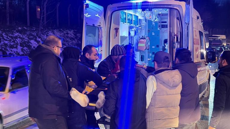 Motosiklet ile hafif ticari aracın çarpıştığı kaza kamerada: 2 yaralı