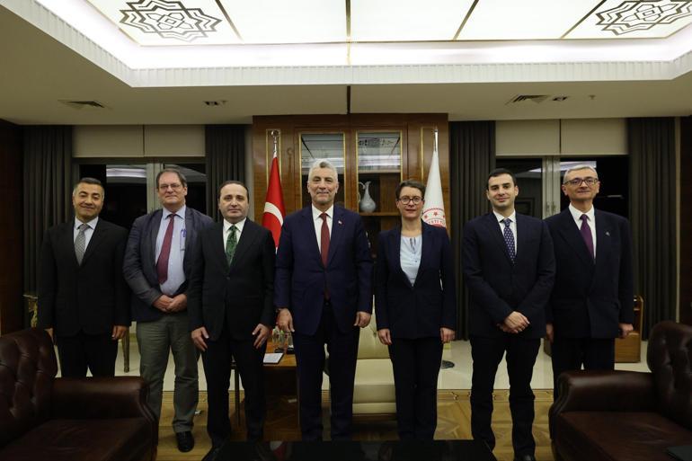 Bakan Bolat, büyükelçileri kabul etti