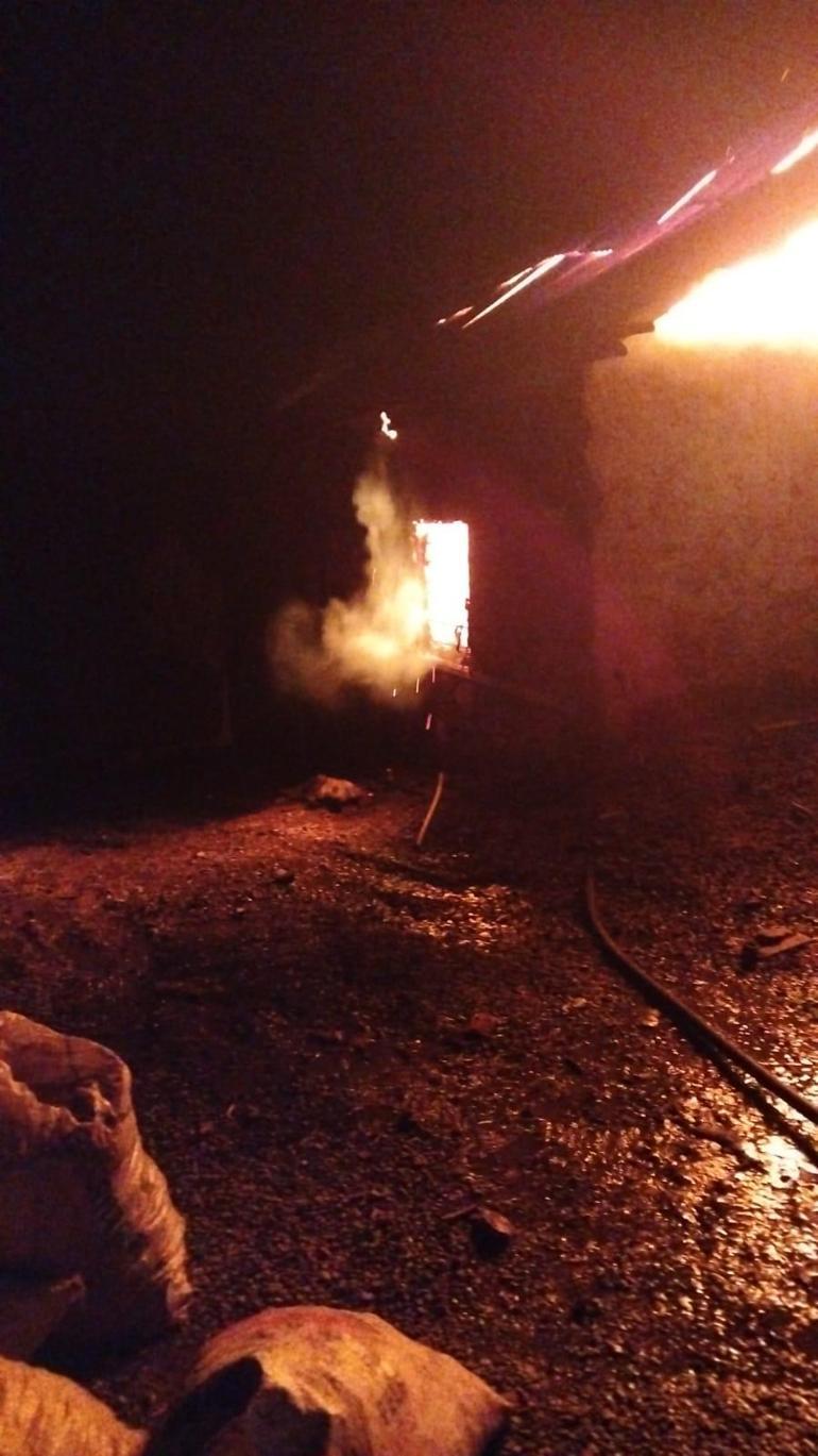 Sobadan çıkan yangın, evi küle çevirdi