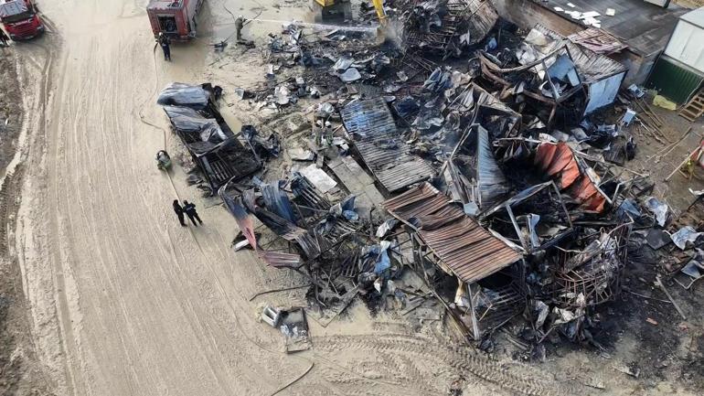 Arnavutköy’de işçi konteynerlerinde yangın söndürüldü