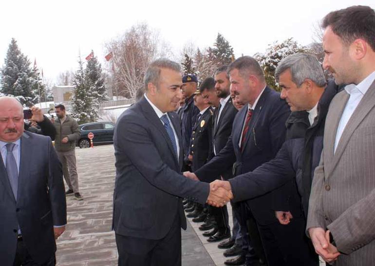 Karaman Valisi Çiçek, göreve başladı
