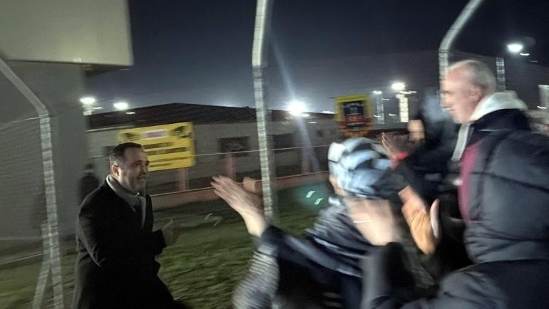 Tahliye edilen avukat Rezan Epözdemir, cezaevinden çıktı