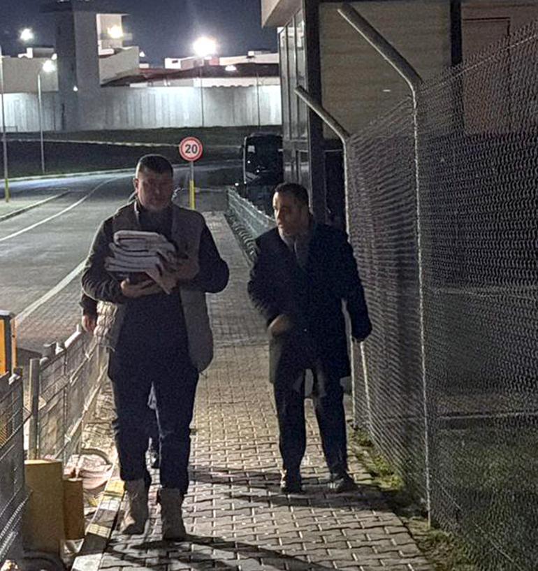 Tahliye edilen avukat Rezan Epözdemir, cezaevinden çıktı