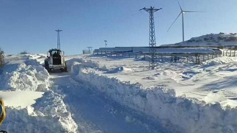 Malatyada kardan kapanan 66 yerleşim yeri ulaşıma açıldı; acil hastalar sağlıkçılara ulaştırıldı