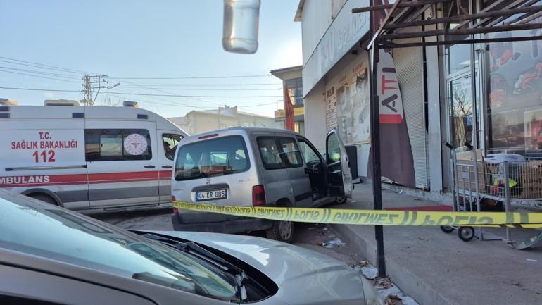 Direksiyon başında kalp krizi geçirip kaza yapan sürücü öldü; o anlar kamerada