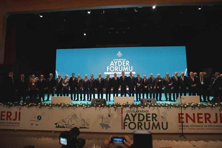 Bakan Bayraktar: Dünyada adaletsiz bir enerji dağılımı var