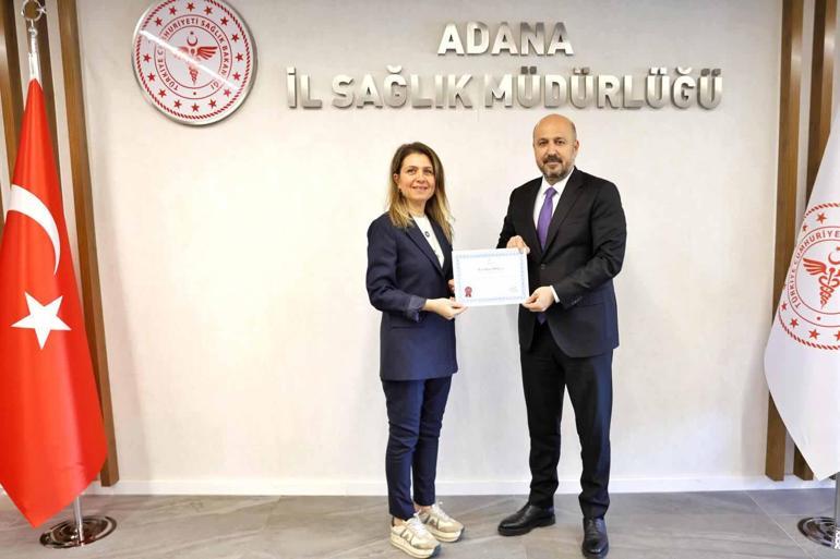 Tavanda film gösterimi yapıp yatalak hastanın hayalini gerçekleştirdiler