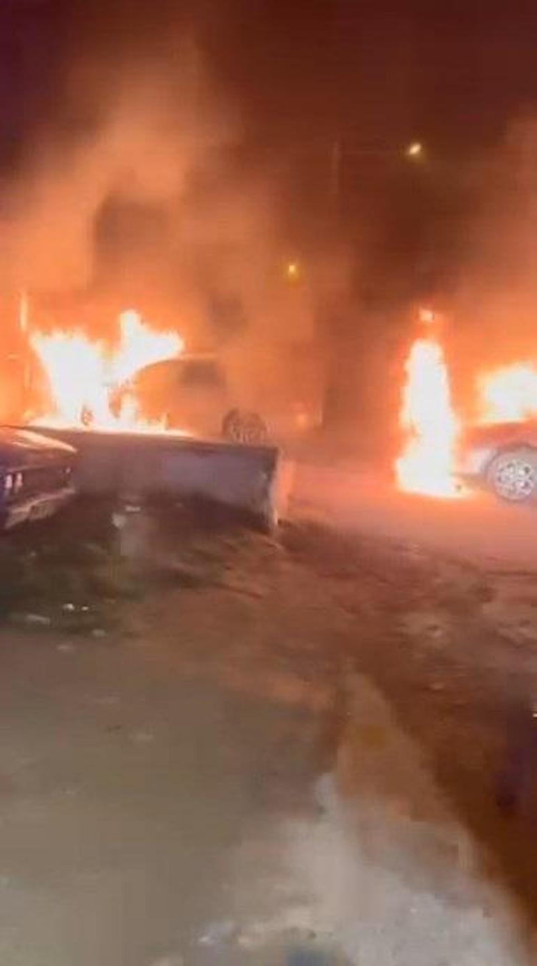 Park halindeki otomobil ve cip alev alev yandı