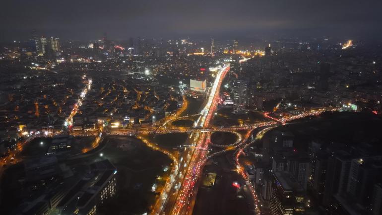 İstanbulda yüzde 87ye ulaşan trafik yoğunluğu havadan görüntüledi
