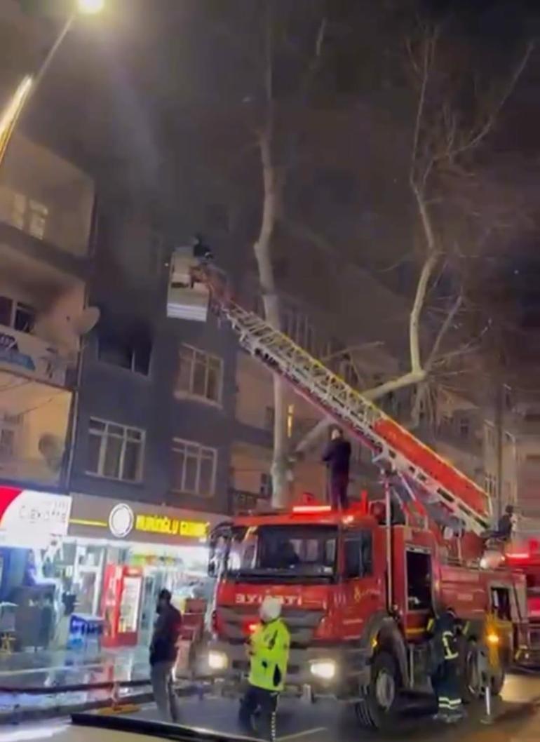 Evde çıkan yangın, hasara neden oldu