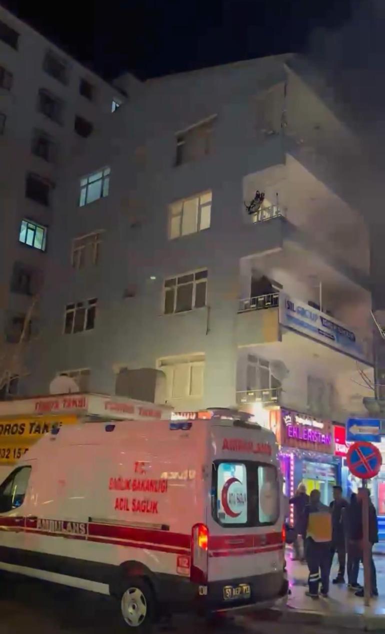 Evde çıkan yangın, hasara neden oldu