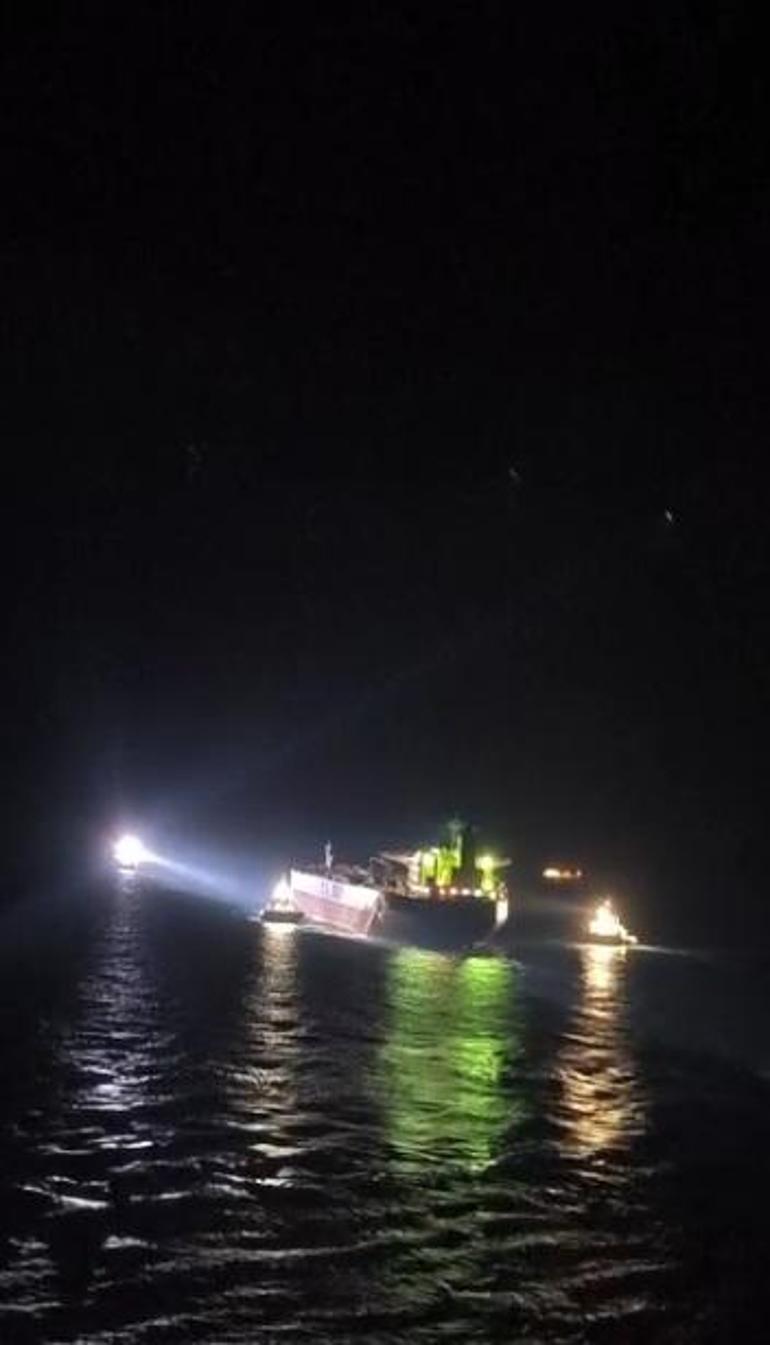 Bozcaadada karaya oturan tanker 12 gün sonra kurtarıldı