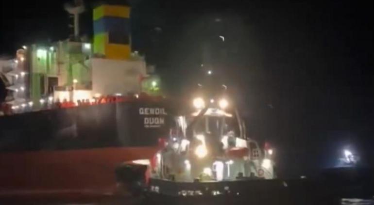 Bozcaadada karaya oturan tanker 12 gün sonra kurtarıldı