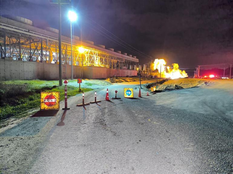 Jeotermal firmaya ait boru hattında buhar sızıntısı